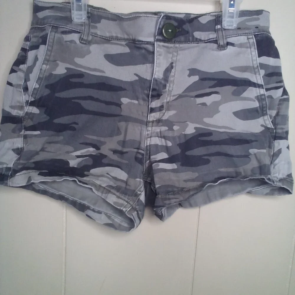 Express Shorts 2 Mid Rise Camo Green Black